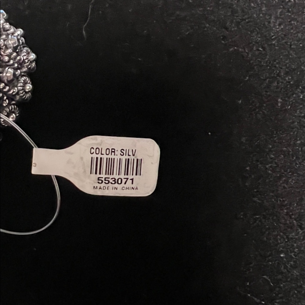 Silver Toned Stretchy 1” Thick NWT Bracelet - 8” Length - Picture 3 of 8